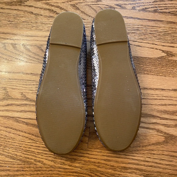 Super cute flats from Joe fresh. Barely worn, perfect condition - Picture 4 of 4